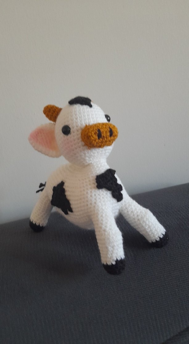 Beyaz Renkli El Örgüsü İnek amigurimi - Görsel 3