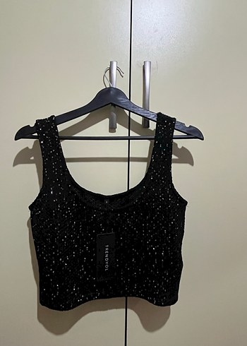 Siyah İşlemeli Boncuklu Mini Crop Top