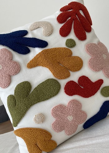Beden Punch Nakışlı Pastel Renkli Dekoratif Yastık