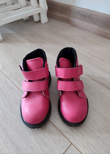 Kızlar için Pembe Tokalı Bot