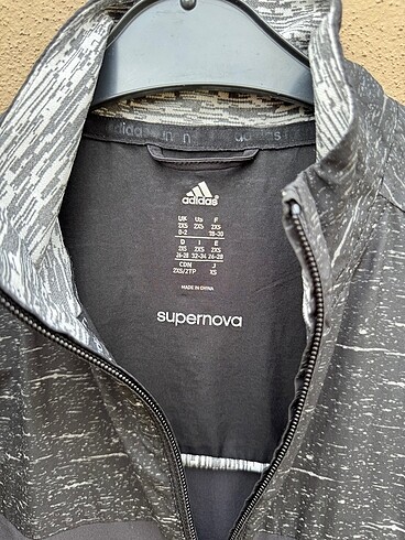 xs Beden Adidas rüzgarlık