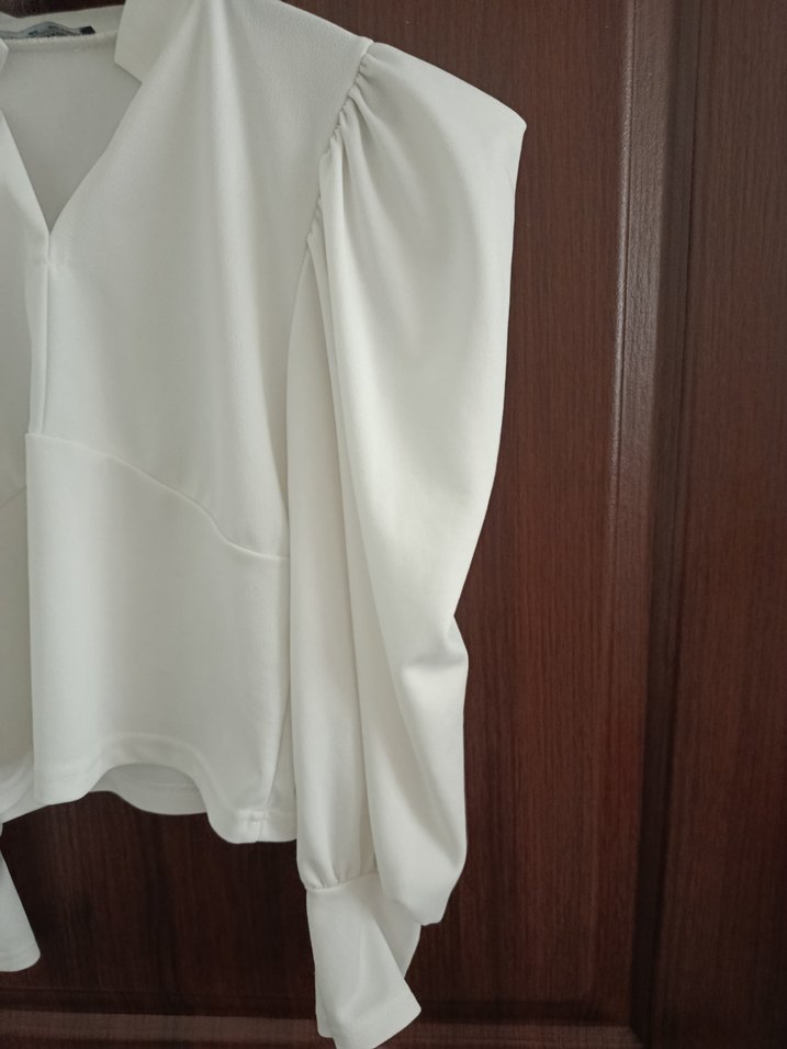 Uzun Kollu Beyaz V Yaka Kadın Bluz - Görsel 3