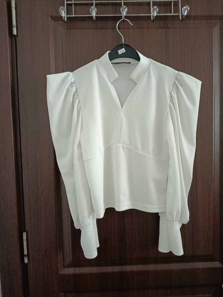 Uzun Kollu Beyaz V Yaka Kadın Bluz - Görsel 2