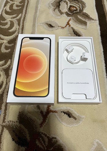 Beyaz iPhone Kutusu ve 8 adet kılıf