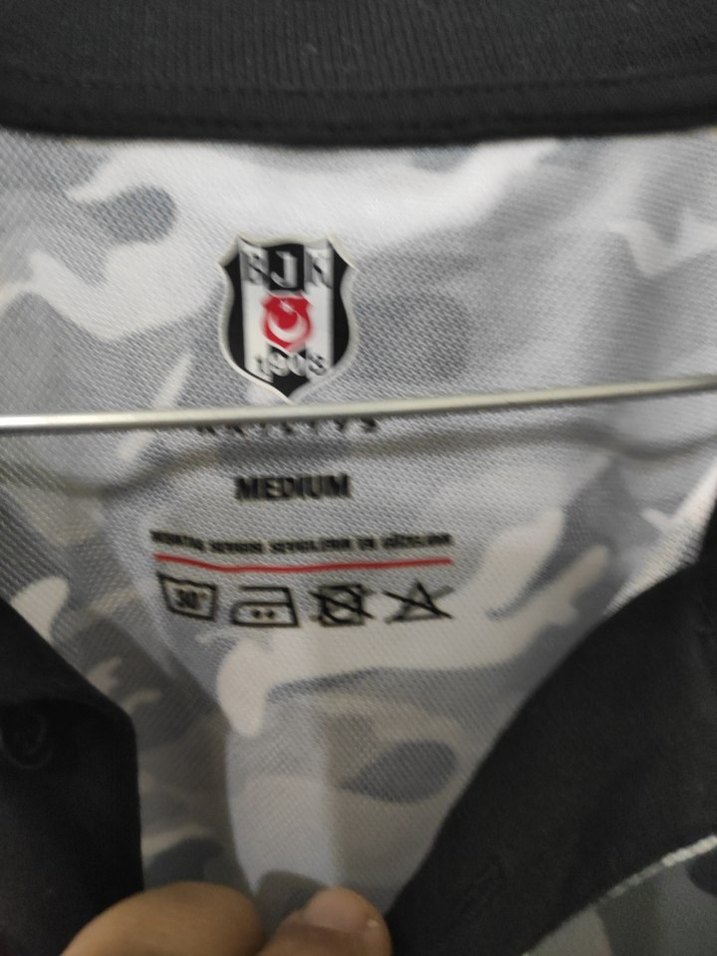 Orijinal Beşiktaş Gri Kamuflaj Desenli Erkek yakalı Tişört - Görsel 5