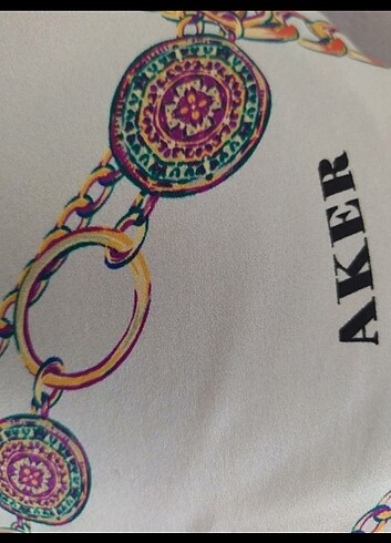 Aker eşarp