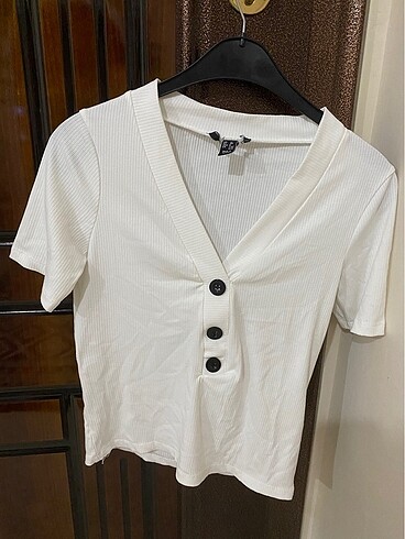 Trendyol & Milla Beyaz önü düğme detaylı tshirt