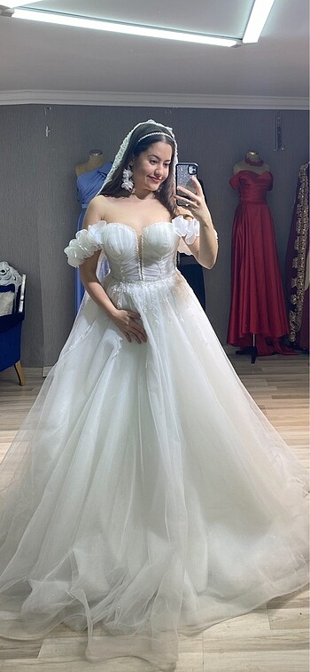 Çiçekli romantik gelinlik