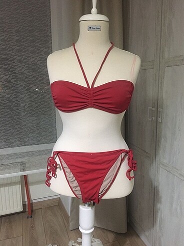 Kırmızı bikini