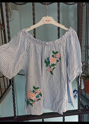 Omzu Düşük Detay Çizgili Bluz - Görsel 2