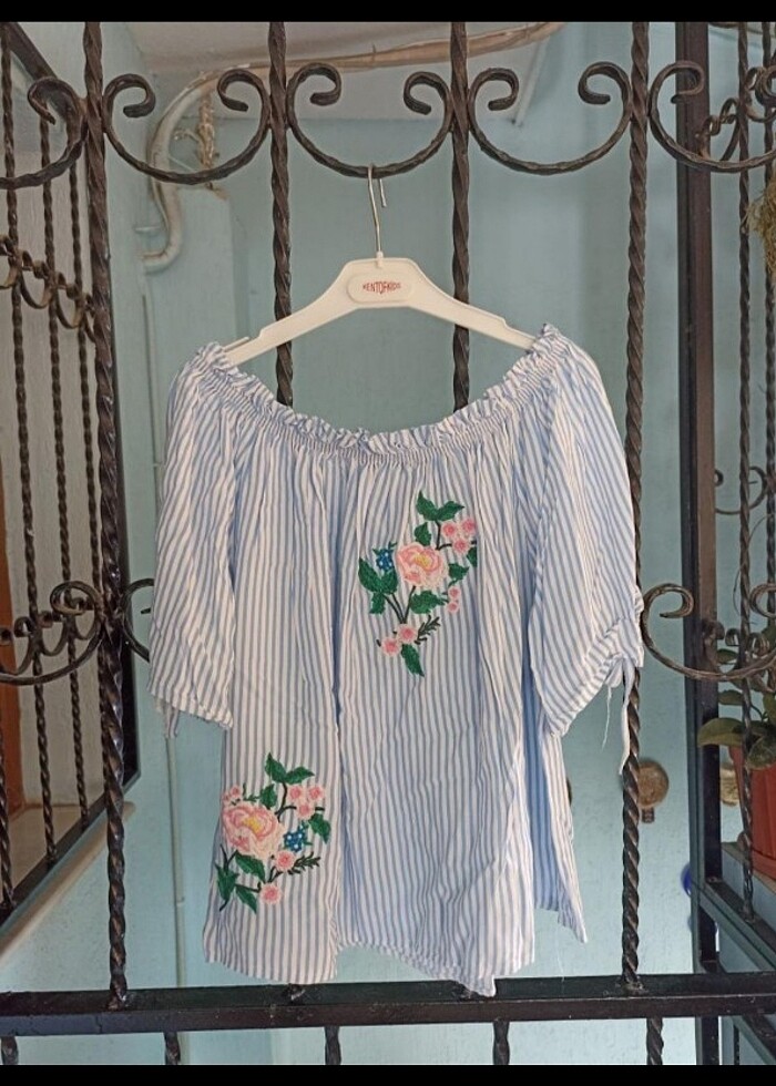 Omzu Düşük Detay Çizgili Bluz - Görsel 3