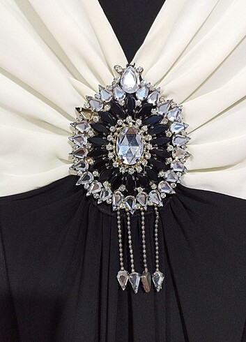 Özel Dikim Aksesuar Detaylı Elbise - Görsel 3