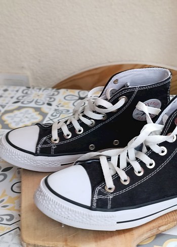 Converse Kadın Siyah Beyaz Bağcıklı Spor Ayakkabı