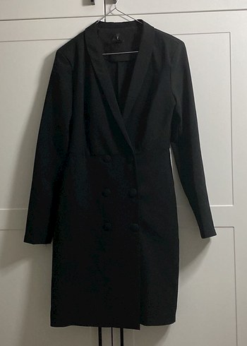 Düğmeli Siyah Midi Kadın Ceket tarzı elbise - Görsel 4