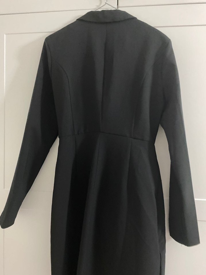 Düğmeli Siyah Midi Kadın Ceket tarzı elbise - Görsel 2