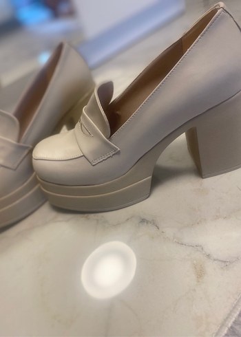 Beyaz Platform Topuklu Kadın Klasik Ayakkabı - Görsel 2