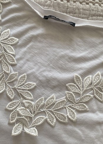 TRENDYOL Dantel Detaylı V Yakalı Kadın Bluz - Görsel 2