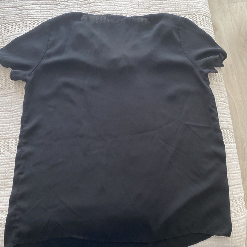 KOTON Siyah V Yaka Kısa Kollu Kadın Bluz - Görsel 2