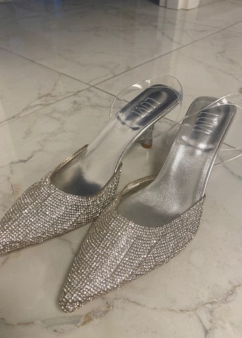 Gri Parlak Taşlı Stiletto Kadın Abiye Ayakkabı