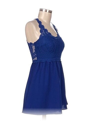 H&M H&M Kısa Elbise %70 İndirimli.