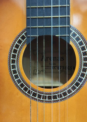 Gitar , elektrikli aparat metro,kitabı ve kalın kilifi4 birlikte - Görsel 9