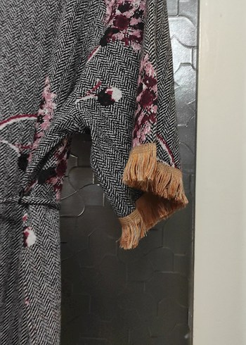 Bohem V Yaka Desenli Gri Uzun Elbise - Görsel 2