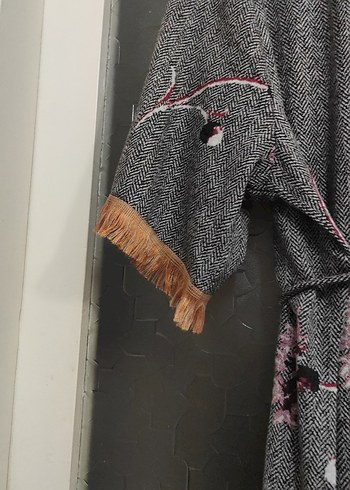 Bohem V Yaka Desenli Gri Uzun Elbise - Görsel 3