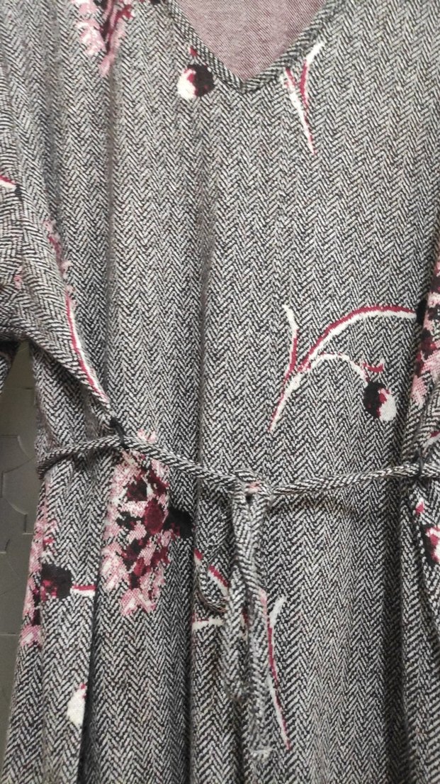 Bohem V Yaka Desenli Gri Uzun Elbise - Görsel 4