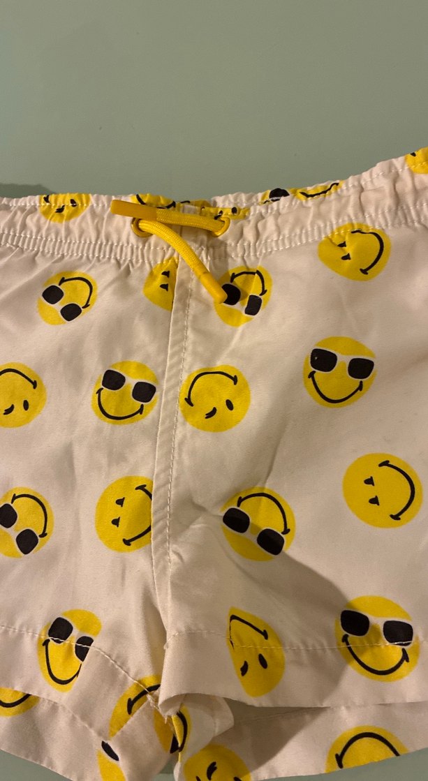 Sarı Desenli Erkek Çocuk Deniz Şortu Zara 4-5 yaş beyaz baskılı - Görsel 4