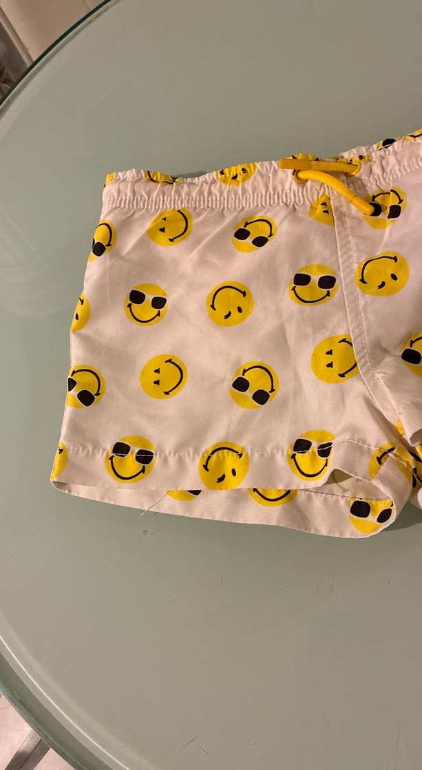 Sarı Desenli Erkek Çocuk Deniz Şortu Zara 4-5 yaş beyaz baskılı - Görsel 3