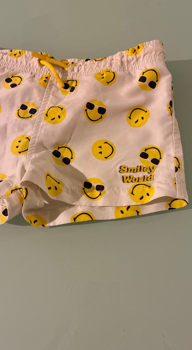 Sarı Desenli Erkek Çocuk Deniz Şortu Zara 4-5 yaş beyaz baskılı - Görsel 2