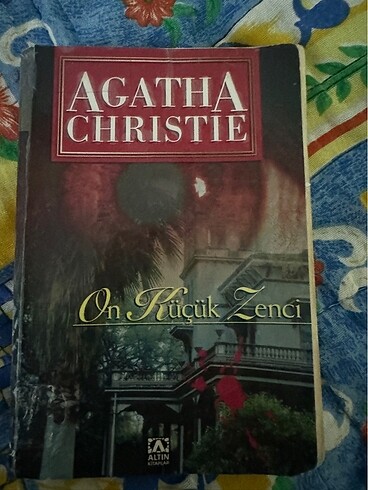 On Küçük Zenci Kitap