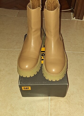 39 NUMARA KADIN BOT PULL&BEAR MARKA