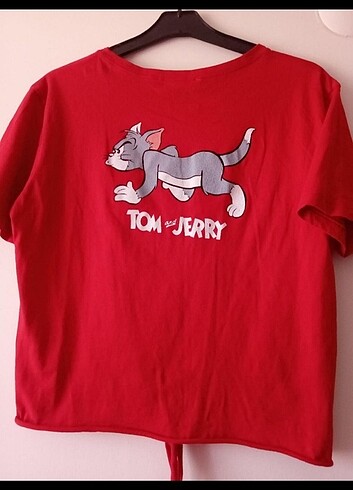 Diğer Tom ve Jerry kırmızı tsirt