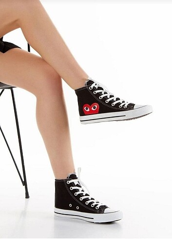 Converse sipariş üzerine baskı yapilmaktadır