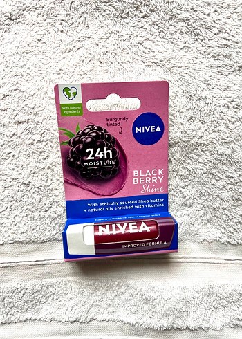 NIVEA Black Berry Renkli Dudak Balmı