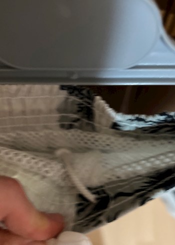 Düğmeli Beyaz Gri Çiçek Desenli Mini Şort - Görsel 2