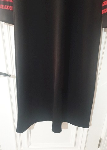 xl Beden Kırmızı Çizgili Kollu Siyah Uzun Elbise