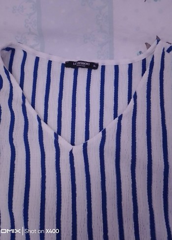 Mavi Çizgili V Yaka Kadın Tişört - Görsel 3