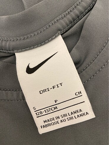 Nike Orijinal ufak hatası var sürekli kullanıldı 8 yaş