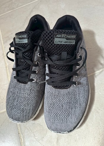 Skechers 42.5
