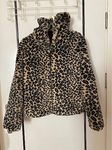 Leoparlı mont