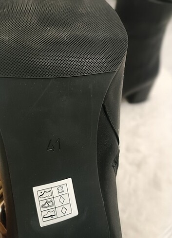 41 Beden siyah Renk Topuklu klasik bot ????