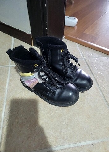 Lcw kız çocuk bot - Ana görsel