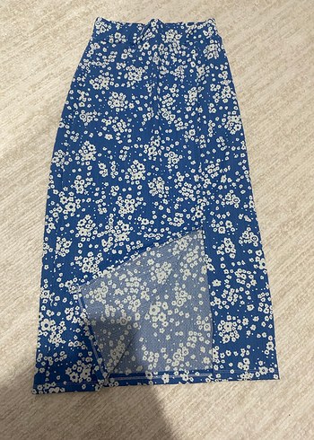 Mavi Çiçek Desenli Kısa Kollu V Yaka Bluz - Görsel 4