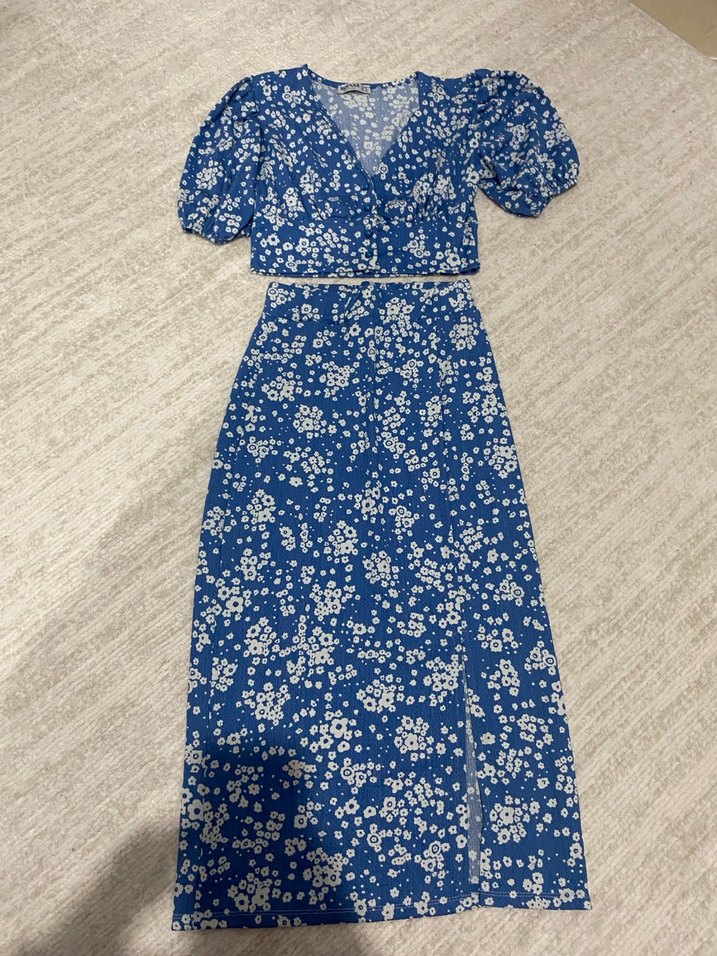 Mavi Çiçek Desenli Kısa Kollu V Yaka Bluz - Görsel 2