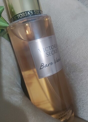 VICTORIA SECRET'S VÜCUT SPREYİ BARE VANİLLA 