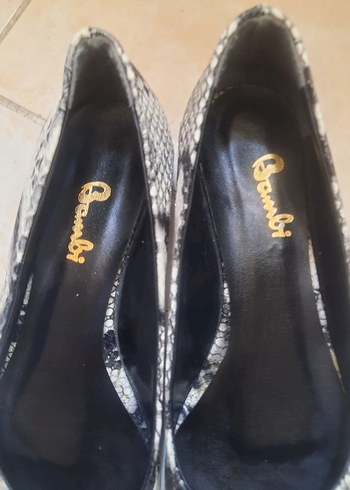 39 Beden Gri Yılan Desenli Kadın Stiletto