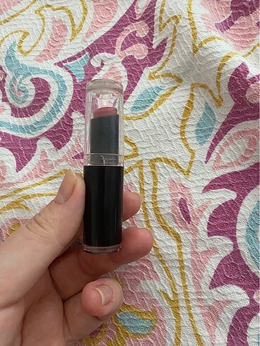 Wet n wild Wet n wild mat pembe ruj