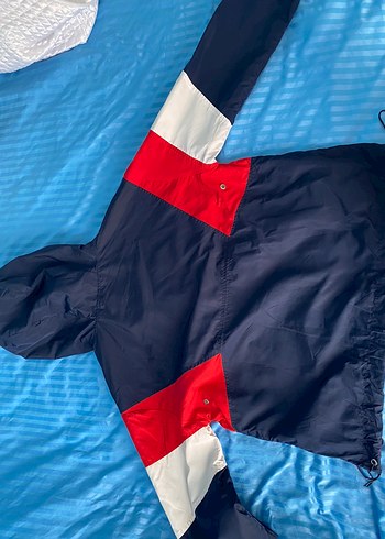 Kadın Kapüşonlu Rüzgarlık Mont - Görsel 4